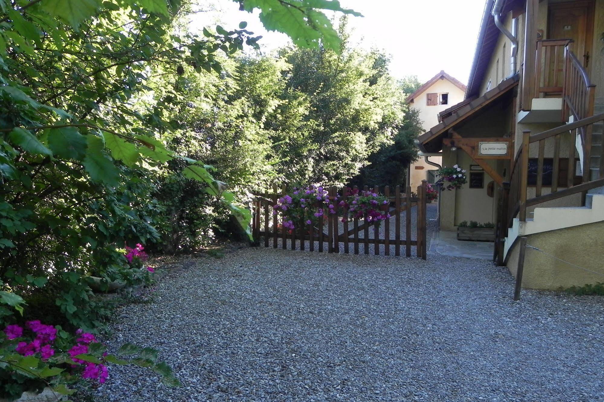 A La Petite Maison Gap Exterior photo